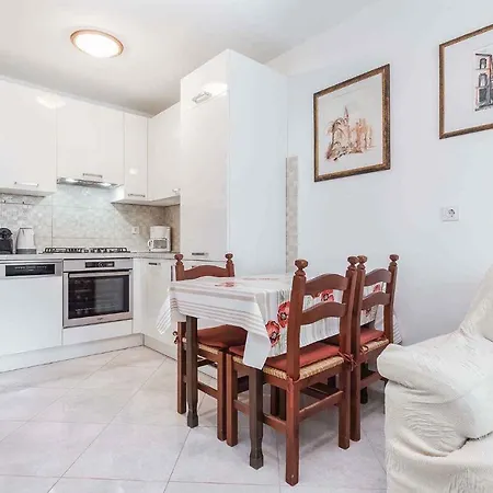 In With One-bedroom 23 Apartament *